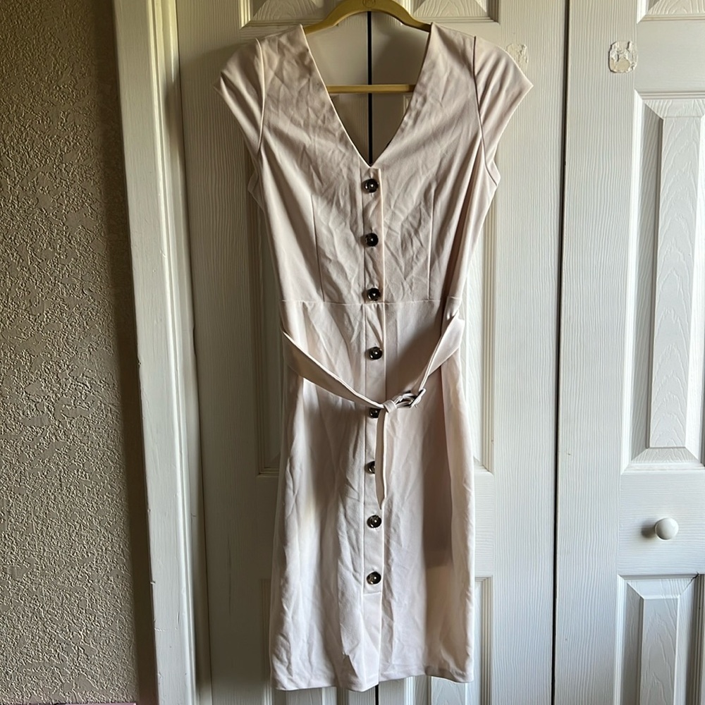 Classic in Cream Express Dress NWOT size medium